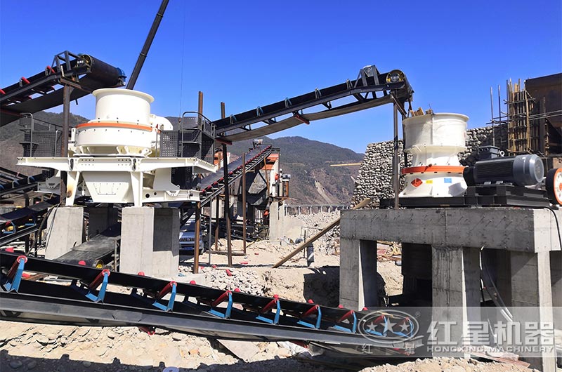 沖擊式破碎機(jī)制砂現(xiàn)場(chǎng) 沖擊式破碎機(jī)制砂現(xiàn)場(chǎng)