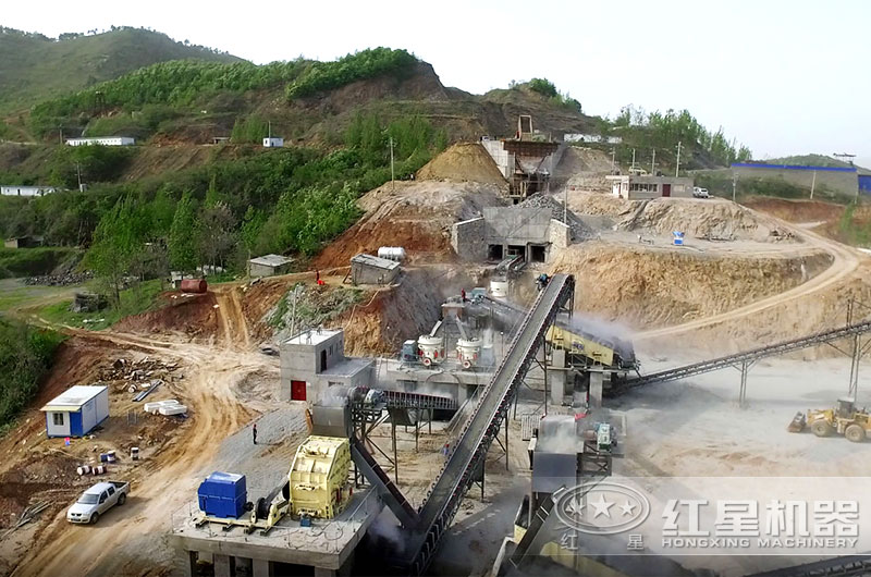 用戶石料生產(chǎn)現(xiàn)場，投資200萬輕松選擇多種型號(hào)設(shè)備